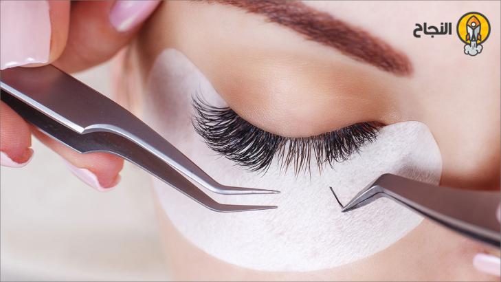 أضرار الرموش الاصطناعية وكيفية تركيبها بأمان