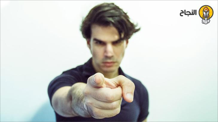 لماذا يعد إطلاق الأحكام بحق الآخرين أمراً لا جدوى منه؟