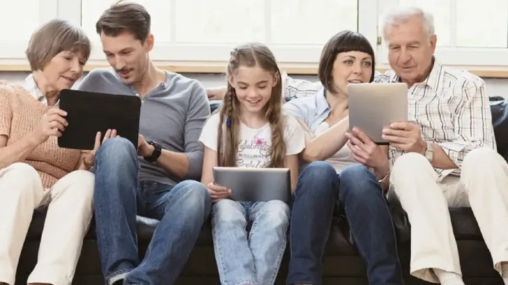ما هو تأثير التكنولوجيا على العلاقات الأسرية؟