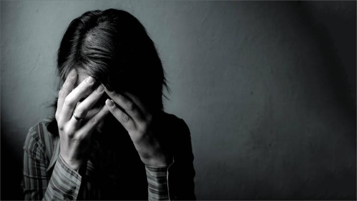 هل النساء عُرضة للاكتئاب أكثر من الرجال؟