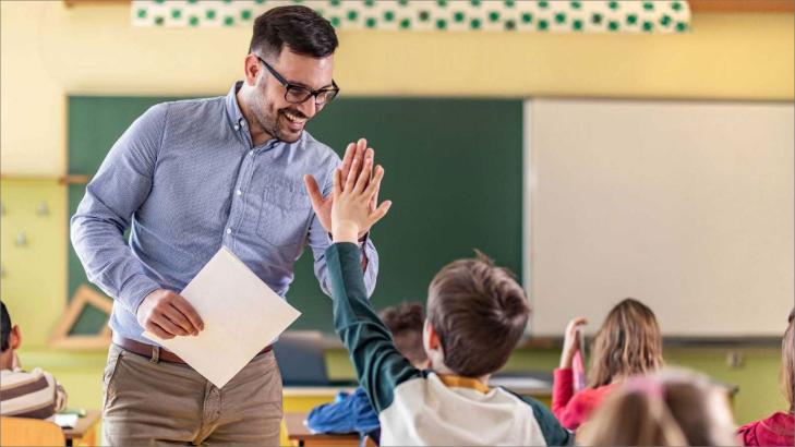 احترام المعلم: أهميته، وكيفية احترامه في الإسلام