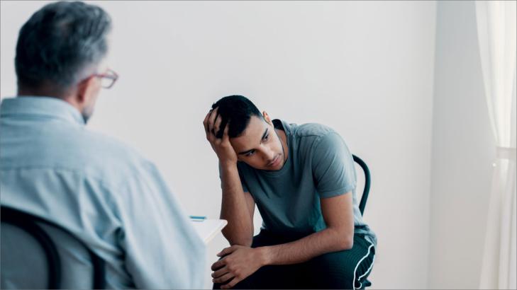 كيف تساعد شخصاً لديه أفكار انتحارية؟