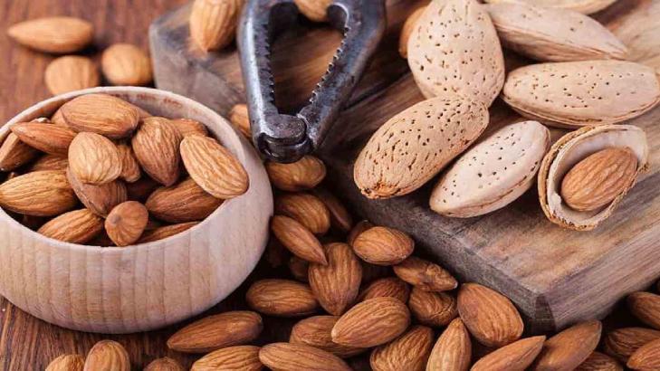 ملك المكسرات تعرف على فوائد اللوز المذهلة