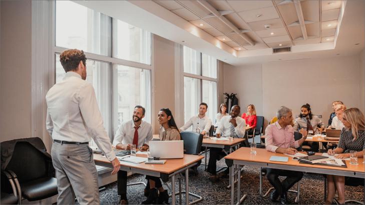 10 أفكار لتطوير مهاراتك في التقديم بشكل جذري