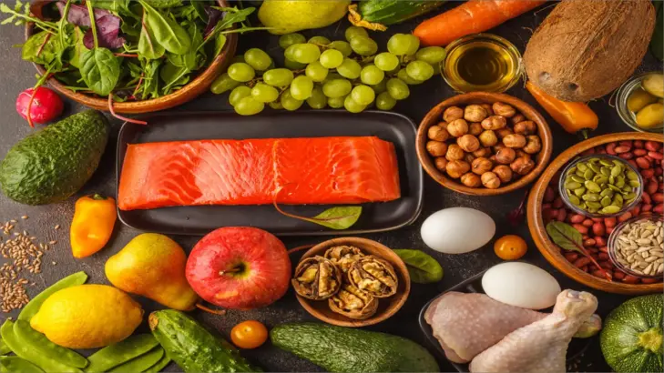 فوائد تناول الأطعمة النيئة وكيفية دمجها في نظامك الغذائي