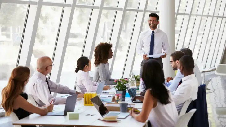 كيف يمكنني تحسين مهارة العصف الذهني؟