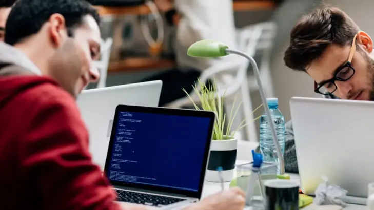 دور التكنولوجيا في تطوير مهارات التعلم