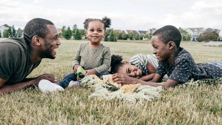 تقدير طفلك لذاته يبدأ معك