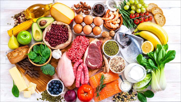 8 أطعمة يمكن أن تغير دماغك