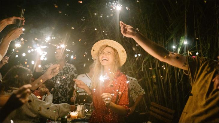 من عادات الشعوب حول العالم