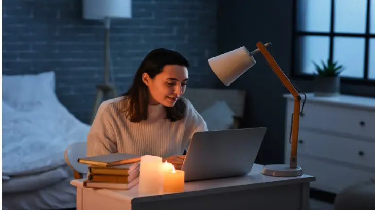 كيف تؤثر إضاءة المكتب على إنتاجيتك وصحة عينيك؟