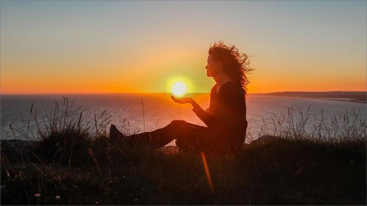 كيف تتغلب على اللامبالاة العاطفية وتملأ حياتك بالفرح؟