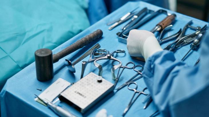 دراسة جراحة العظام في السعودية: الراتب والمستقبل